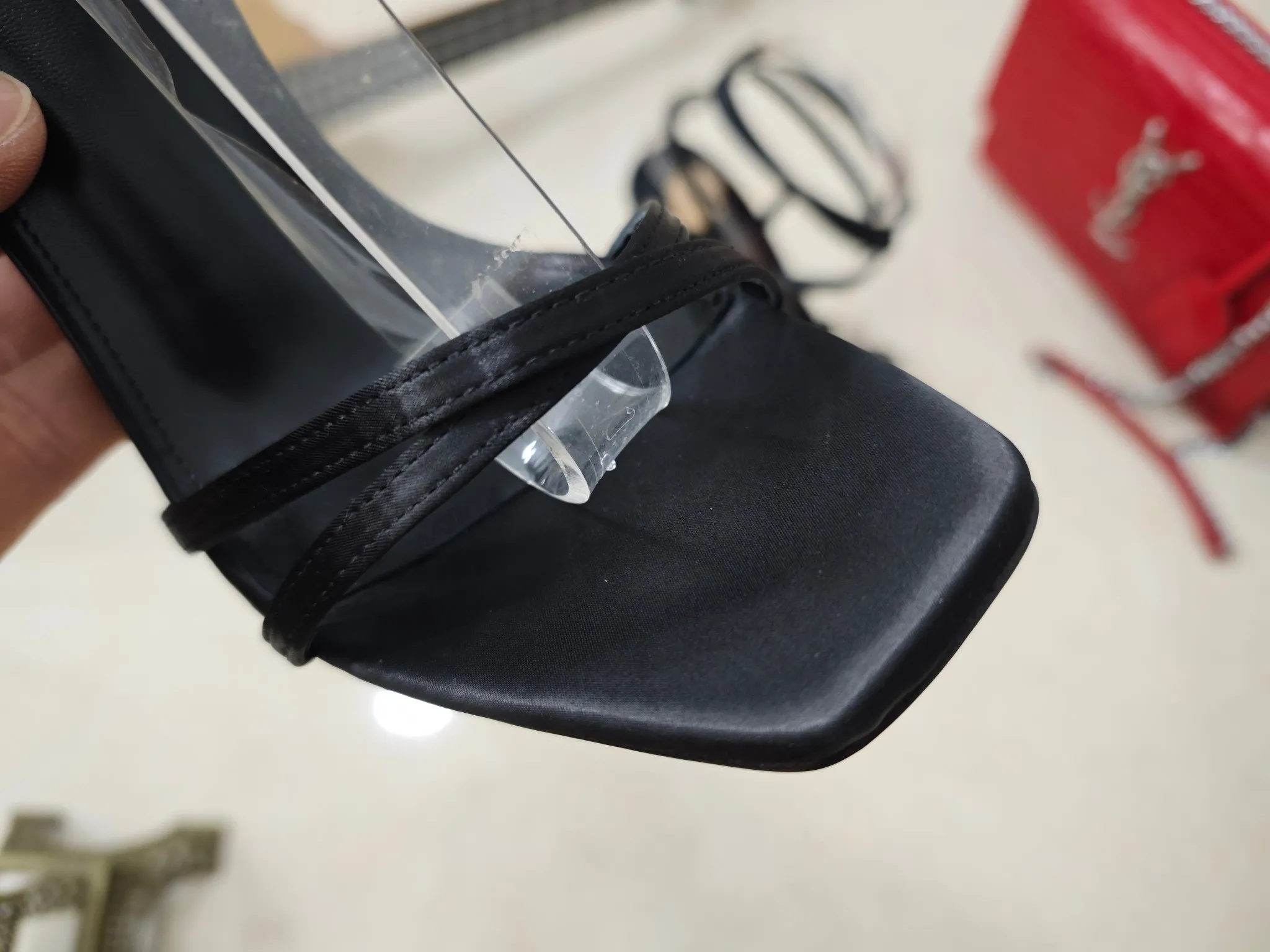 👟👟Ex-factory price 540👟👟【Saint Laurent】Yves Saint Laurent, high-heeled YSL high heels💃2025 early spring counter synchronizes the latest styles, YSL, decoration👠 Classic and high-quality glamorous masterpieces, the hottest autumn and winter series in the counter, with temperament, fashion, classic and attractive design style 😌The effect on the feet is particularly beautiful〰️, the materials are imported from Italy 🇮🇹 calf, imported black sheepskin, lining, and foot pads; sheepskin, stiletto high heels, size 35-41 (34.41.42 must be customized, non-refundable) outsole; imported genuine leather outsole, with full counter packaging